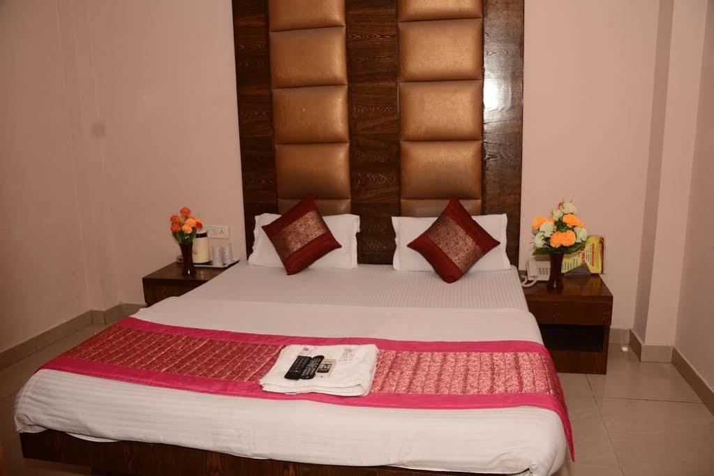 Oyo 6096 Hotel Maharani Palace 뉴델리 외부 사진